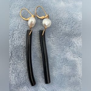 BLACK AND FRESHWATER PEARL DROP EARRINGS